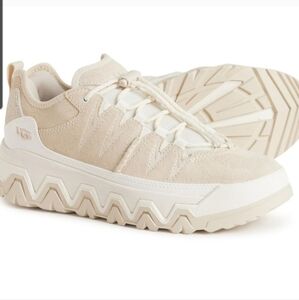 UGG Captrail Low Light Beige Sneakers